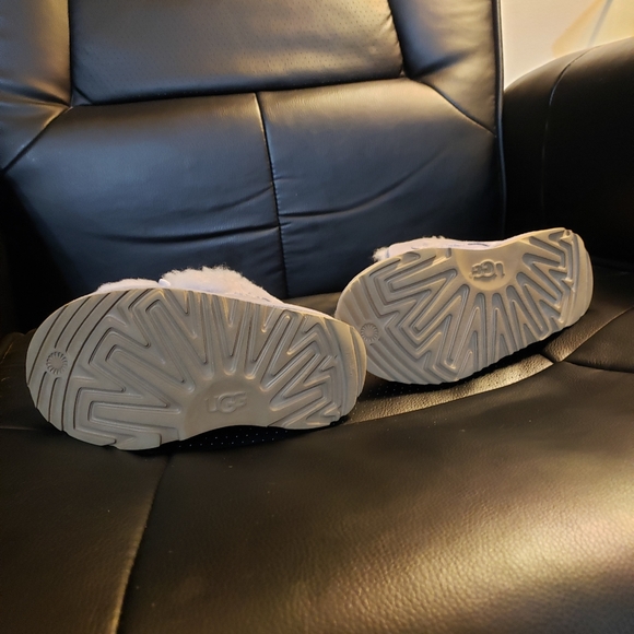 UGG girls boots for kids Gita Boots Sheepskin Size 10us Pom Pom Pink 1017403t - Picture 4 of 6